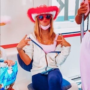 Meet your Posher, Juliana